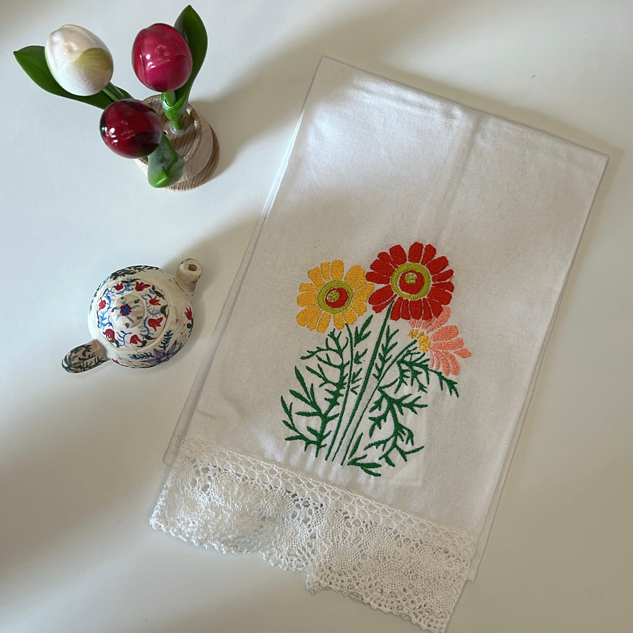 White Cotton Lace Edged Towel | Classic Floral